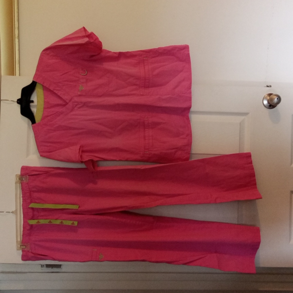 COPY - Woman scrubs